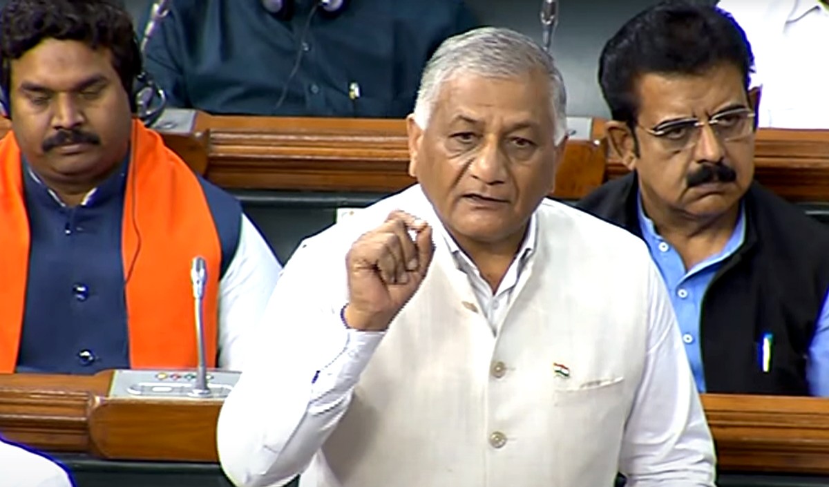 देश में पायलटों की कोई कमी नहीं : सरकार