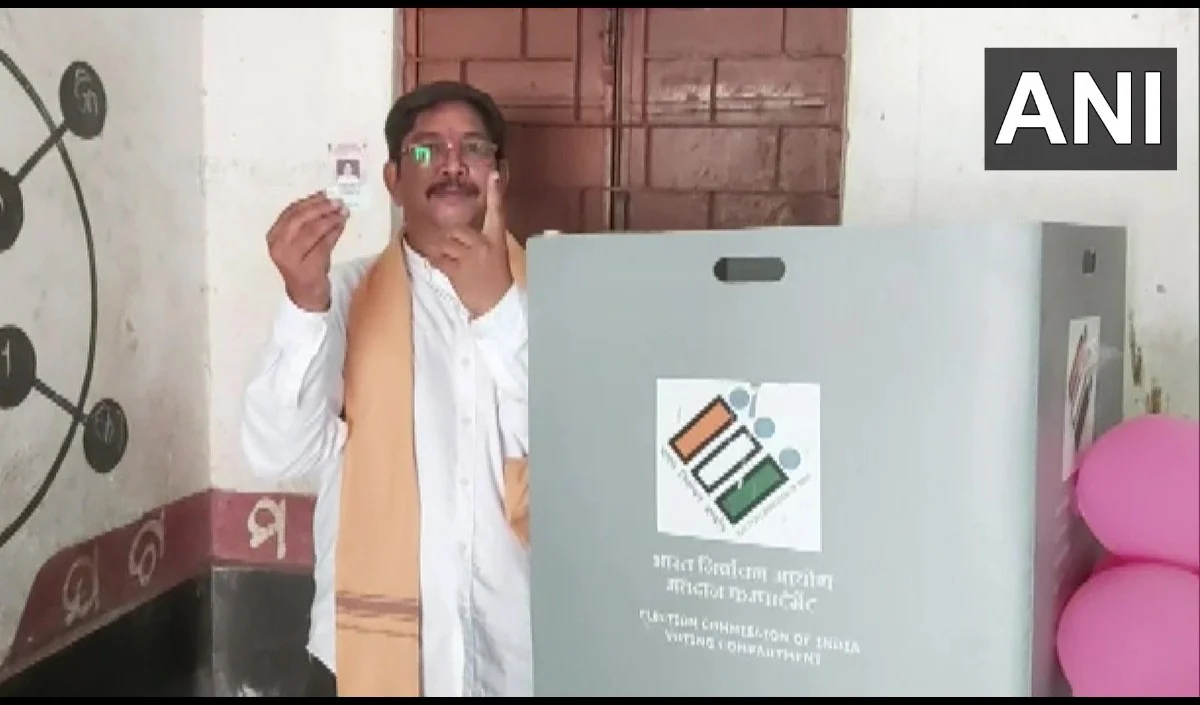 ओडिशा के झारसुगुड़ा के ब्रजराजनगर विधानसभा क्षेत्र में उपचुनाव के लिए मतदान जारी