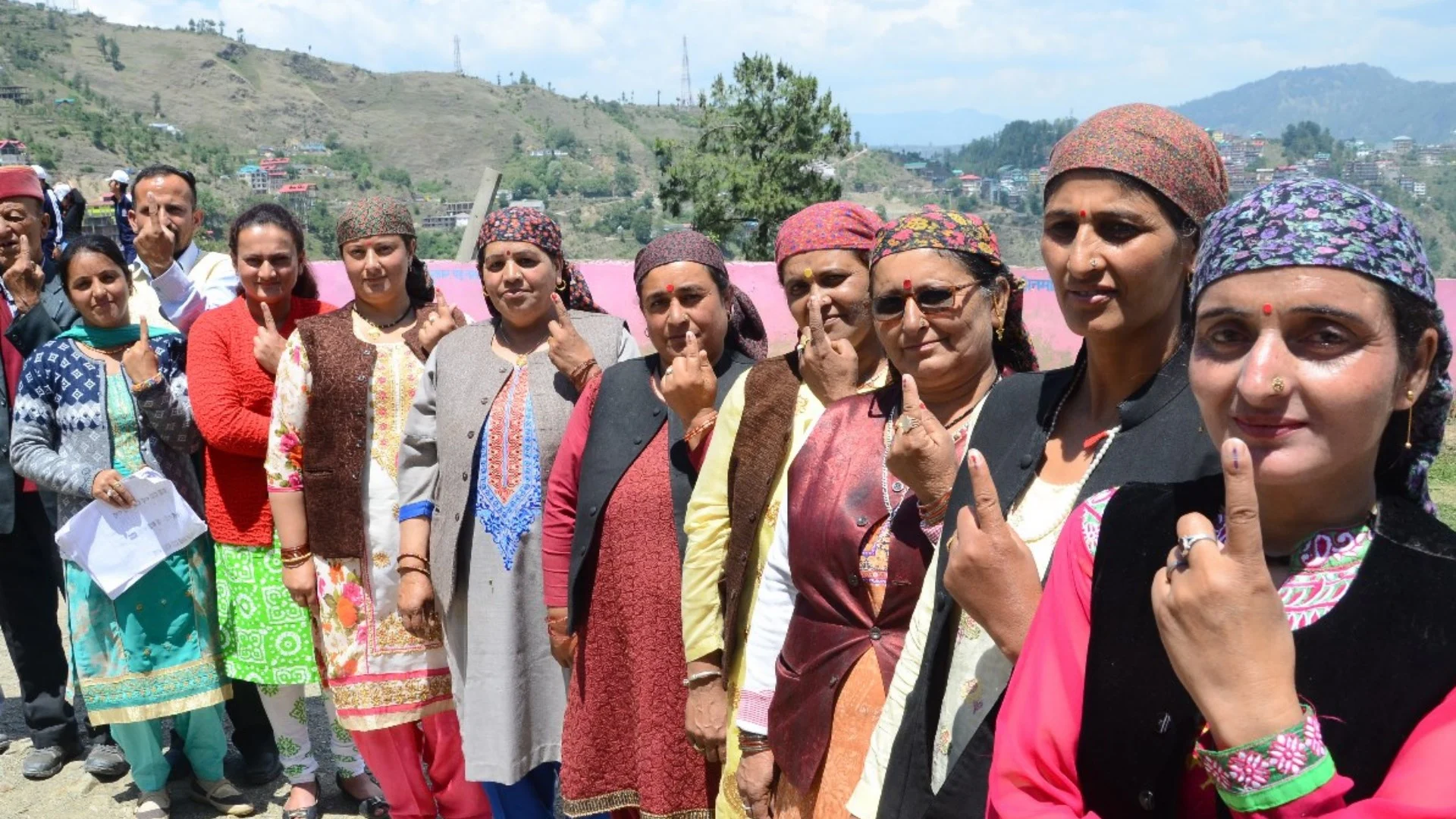 Himachal Pradesh Elaction: हिमाचल चुनाव में 42 सीटों पर पुरुषों से ज्यादा महिलाओं ने मतदान किया