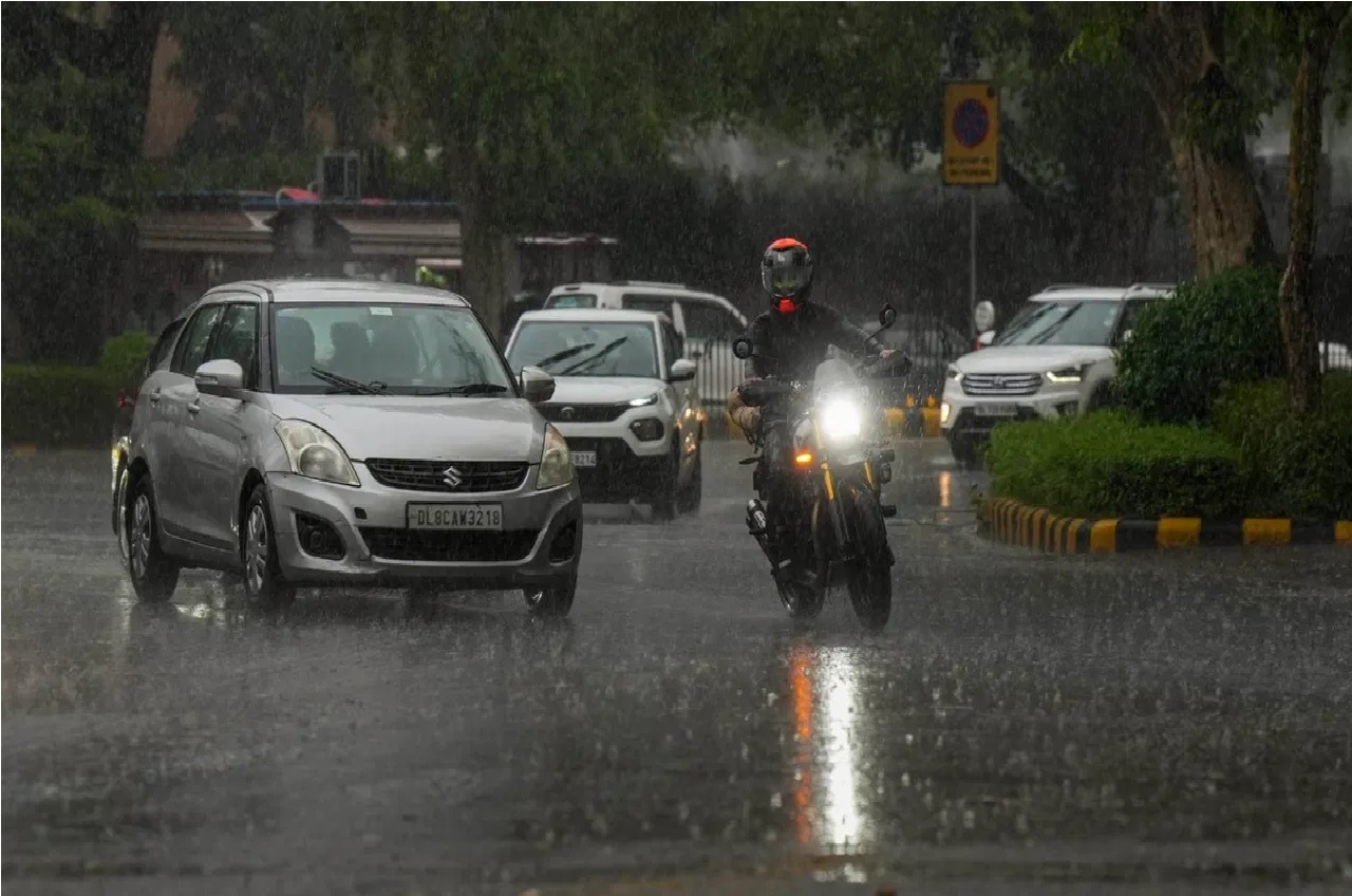 UP Weather: उत्तर प्रदेश में मॉनसून ने दी दस्तक, ऑरेंज अलर्ट हुआ जारी