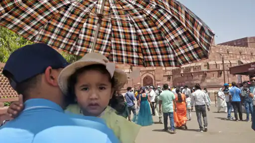 आगरा में झुलसा देनी वाली गर्मी ने किया परेशान