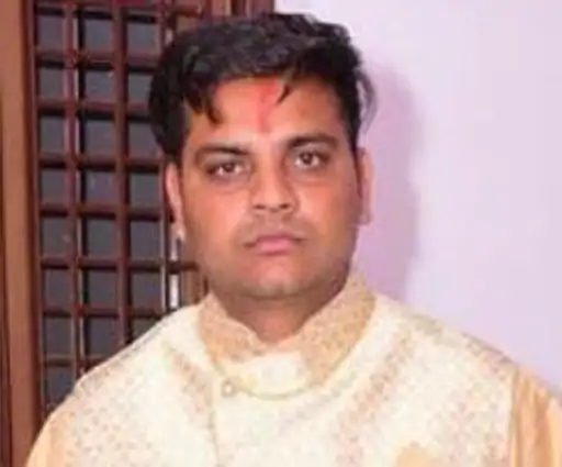 मेरठ में पहले घेरकर चारों ने पकड़ा फिर तमंचे से सटाकर सीने के पास गोली मारी