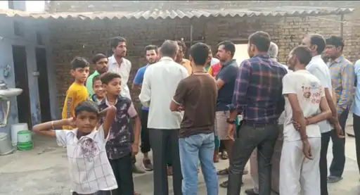 आगरा में चोरों ने फिल्मी स्टाइल में की चोरी