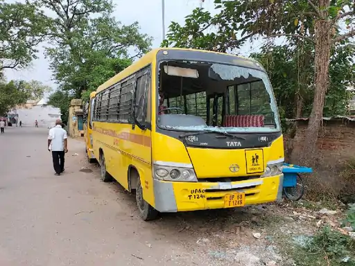 बलिया में अग्निपथ के विरोध में फूंकी ट्रेन