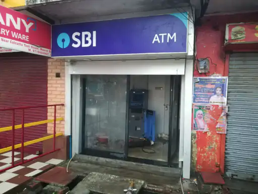 ATM को गैस कटर से काटने का प्रयास मेरठ में मशीन में लगी आग फायर ब्रिगेड ने बुझाई
