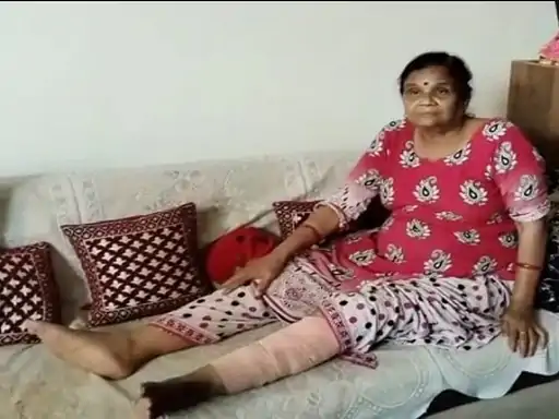 घर में फर्श धंसने से बुजुर्ग महिला घायल वासवेशन के पास फर्श की टाइल के साथ 6 फुट नीचे धंसी चली गई महिला