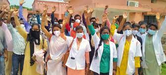महामारी ने बढ़ाया फार्मेसी में करिअर स्कोप, चुनौतियों से भरपूर इस सेक्टर में क्वालिफाइड और अनुभवी फार्मासिस्ट के लिए कई हैं रोजगार के अवसर