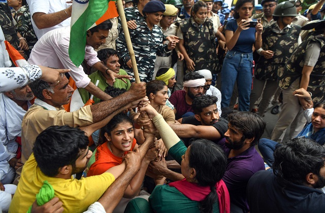 New Delhi: पहलवान आमरण अनशन करेंगे India Gate पर, शाम 6 बजे हरिद्वार में अपने मेडल गंगा में प्रवाहित करेंगे