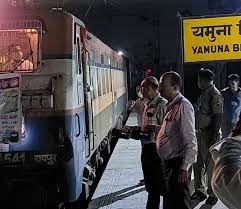 आगरा से उत्तर मध्य रेलवे की पहली किसान एक्सप्रेस रवाना