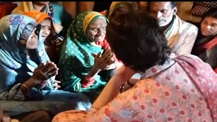 ललितपुर पहुंचीं प्रियंका गांधी, मृतक किसान के परिवार से की मुलाकात, जाना हाल