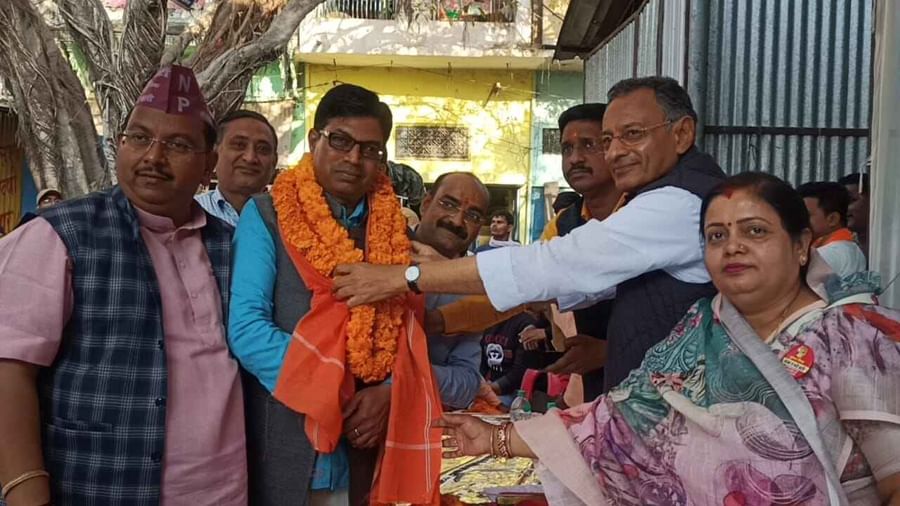 जौनपुर में कांग्रेस को बड़ा झटका शाहगंज से टिकट न मिलने से नाराज विक्रम सिंह हुए BJP में शामिल